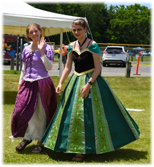 strolling princesses